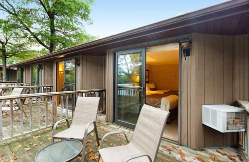 Eagle River Apartment | Chanticleer Inn 55