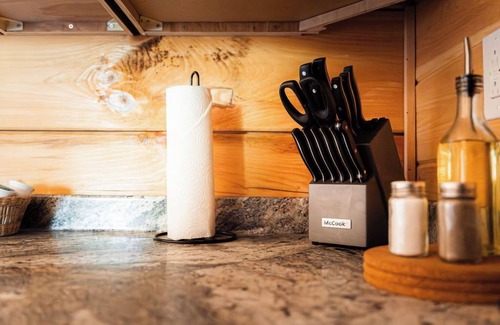 Piper Gap Cabin | Chantilly Ridge - Hot Tub & Wi-Fi, Near Blue Ridge Parkway