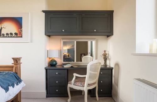 Ogden House | Chapel Cottage - Luxury Country Retreat