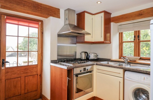 King's Stanley House | CHAPEL COTTAGE, pet friendly, with a garden in King's Stanley
