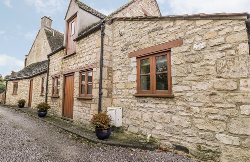 King's Stanley House | CHAPEL COTTAGE, pet friendly, with a garden in King's Stanley