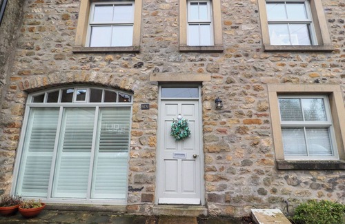Long Preston Cottage | CHAPEL CROFT, pet friendly, with hot tub in Long Preston