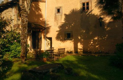 Treceno Villa | Chapel House of Palacio de Hualle near Comillas