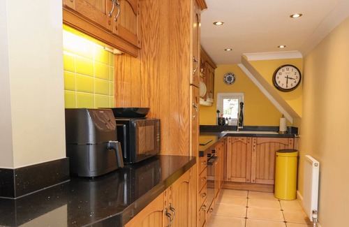 Ellerker House | CHAPEL HOUSE, pet friendly, character holiday cottage in South Cave
