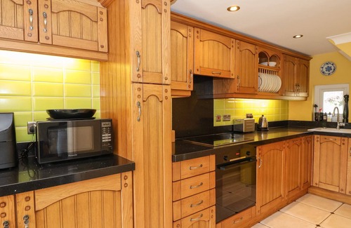Ellerker House | CHAPEL HOUSE, pet friendly, character holiday cottage in South Cave