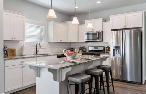 Holland House | Chapel Point | Walk or Bike to the Beach