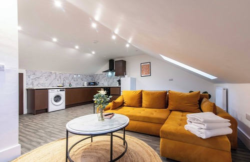 Long Eaton Apartment | Chapel Street Flat 7 - Commuter-Friendly with Bus Access