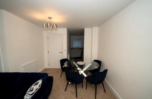 Worksop Apartment | Chapel Waters Sleeps 6 with Private Parking
