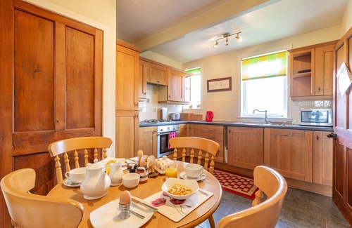 Kirkcudbright Cottage | Chapelton Cottage No 1 - a cottage that sleeps 4 guests in 2 bedrooms