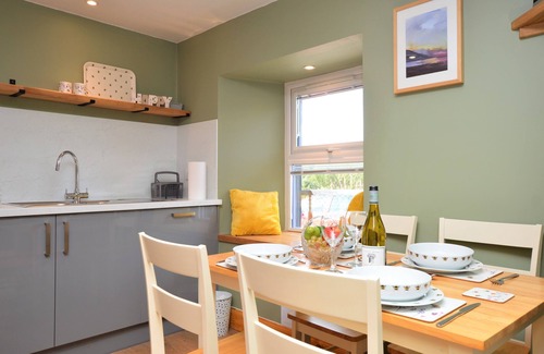 Strachur Cottage | Chapelton Cottage by Loch Fyne, picturesque location
