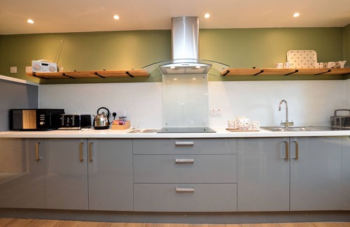 Strachur Cottage | Chapelton Cottage by Loch Fyne, picturesque location