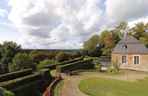Rabodanges Cottage | Chaplain's House with Fireplace, Garden and Pets Allowed