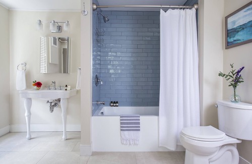 Yarmouth Port Hotel | Chapter House