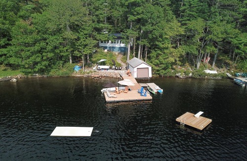 Bala Cottage | Charming cottage & bunkie on Long Lake near Bala! All-day Sun and Sunsets!