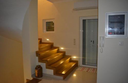 Archea Pissa House | Chara host