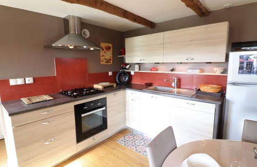 Saint-Mamet-la-Salvetat Cottage | Character house with garden, fireplace and wifi in Châtaigneraie cantalienne