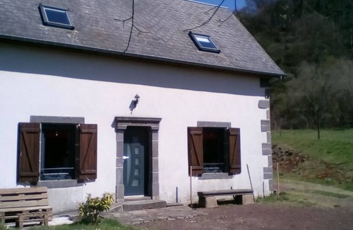 Saint-Sauves-d'Auvergne House | Character house in the Massif du Sancy