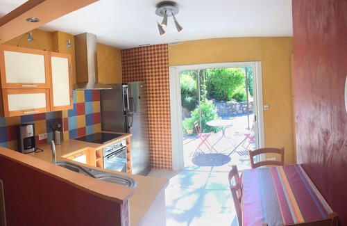 Creissels Apartment | Character apartment in Millau Creissels overlooking the Viaduct