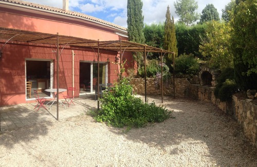 Creissels Apartment | Character apartment in Millau Creissels overlooking the Viaduct