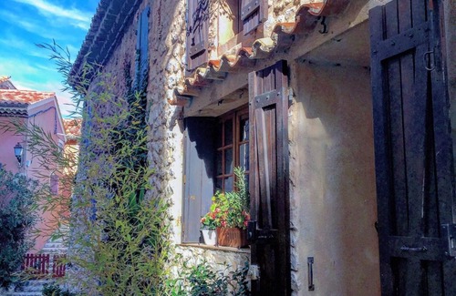Ventabren House | Character apartment with independent entrance in a beautiful quiet village