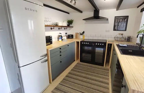 Roche House | Character cottage in centre of Cornwall with sun trap garden