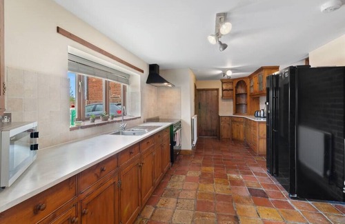 Eastgate House | Character, country 2bed house w/garden & parking