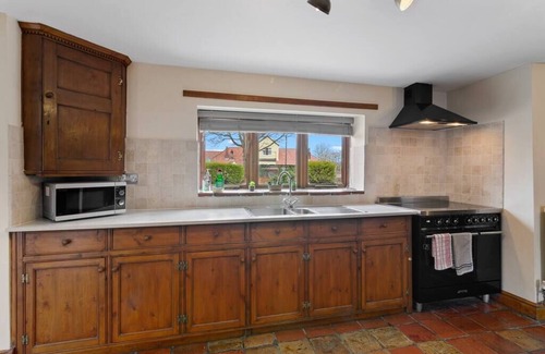 Eastgate House | Character, country 2bed house w/garden & parking