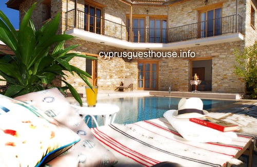 Agia Anna Villa | Character home luxury rooms central location great value