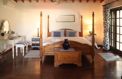 Agia Anna Villa | Character home luxury rooms central location great value