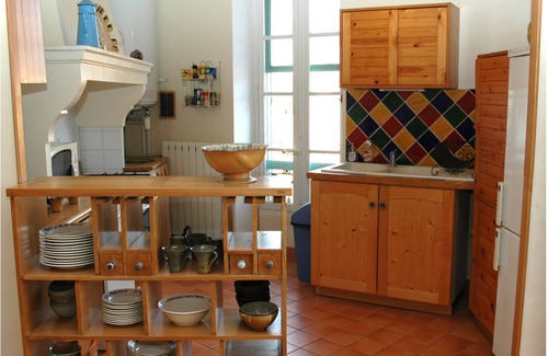 Saint-Christol House | Character house -3 bedrooms - 3 shower rooms with wc