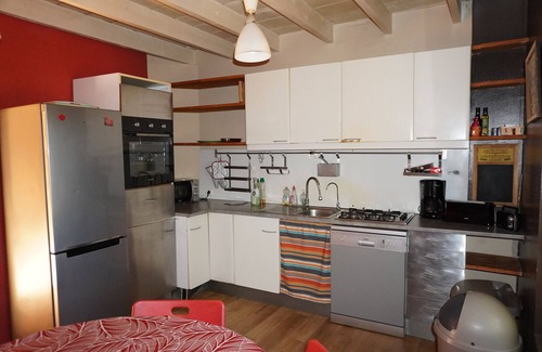 Le Cailar House | Character house under three-hundred-year-old plane trees