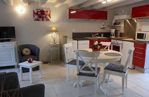 Faverolles Cottage | Character house with garden and terrace, near Langres