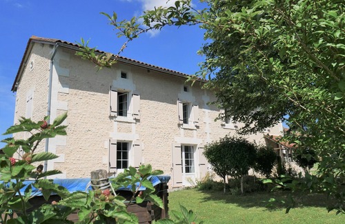 Nouvelle-Aquitaine House | Character house with garden & swimming pool