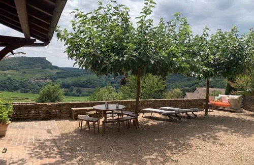 Vergisson House | Character house with view surrounded by vineyards