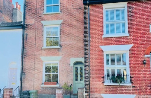 Portsmouth House | Character Victorian Townhouse - Conservation Area