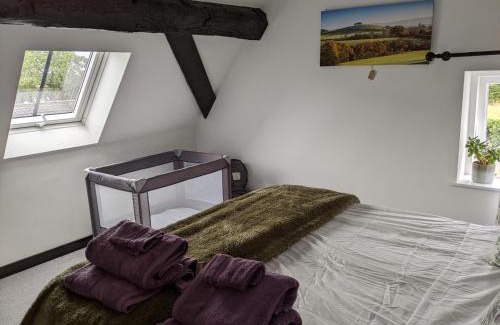 Ashleworth House | Characterful 2 bed cottage, quiet village setting