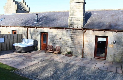 Castle Carrock Cottage | Characterful cottage for 2 with a hot tub and enclosed garden