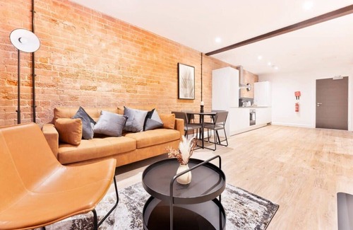 Burton on Trent Apartment | Characterful 2 Bed Apartment in Burton-on-Trent