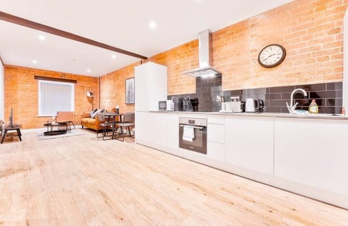 Burton on Trent Apartment | Characterful 2 Bed Apartment in Burton-on-Trent