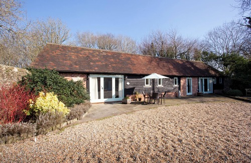 Pulborough Cottage | Characterful barn conversion on working farm.