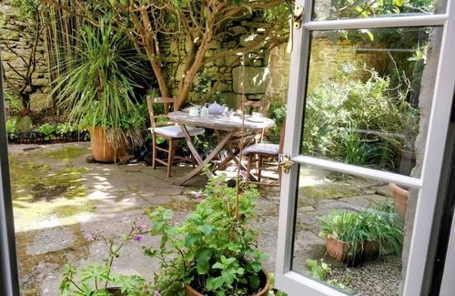 St Just House | Characterful historic townhouse with sunny courtyard, walking distance to coast.
