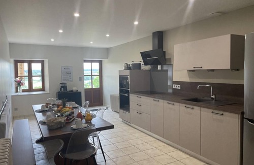 Vernusse Cottage | Characterful home with pool, parking, pets allowed, wifi