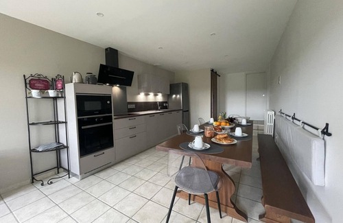 Vernusse Cottage | Characterful home with pool, parking, pets allowed, wifi