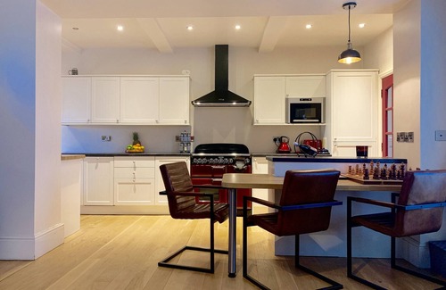 Richmond House | Characterful Home With Hot Tub In Vibrant Village!