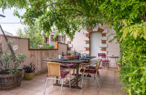 Roujan Villa | Characterful Vigneron centre Village close to vineyards Pezenas & beaches