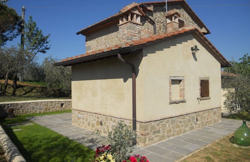 Foiano della Chiana Apartment | Characteristic small stone house ideal for couples for a romantic holiday. Air conditioning, Wi-Fi a