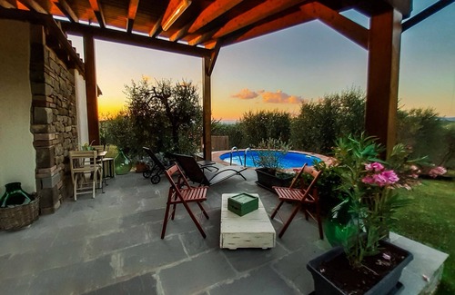 Foiano della Chiana Apartment | Characteristic small stone house ideal for couples for a romantic holiday. Air conditioning, Wi-Fi a