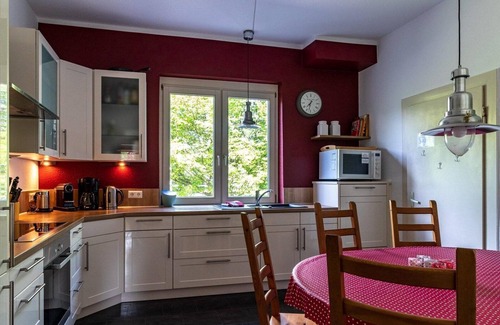Siedlinghausen House | Characteristic and cozy vacation home with hot tub, near Winterberg