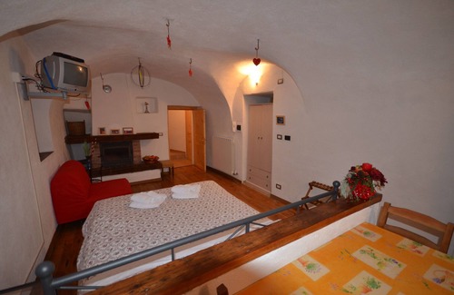 Soucheres-Basses Apartment | characteristic ancient hut