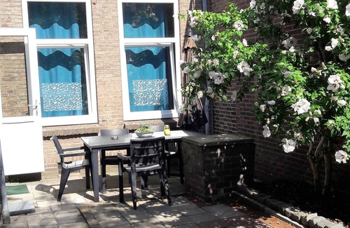 Vlissingen Apartment | Characteristic apartment, renovated, 500m from the sea, beach and town center